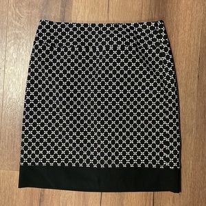 • Ann Taylor Black & White Printed Pencil Skirt